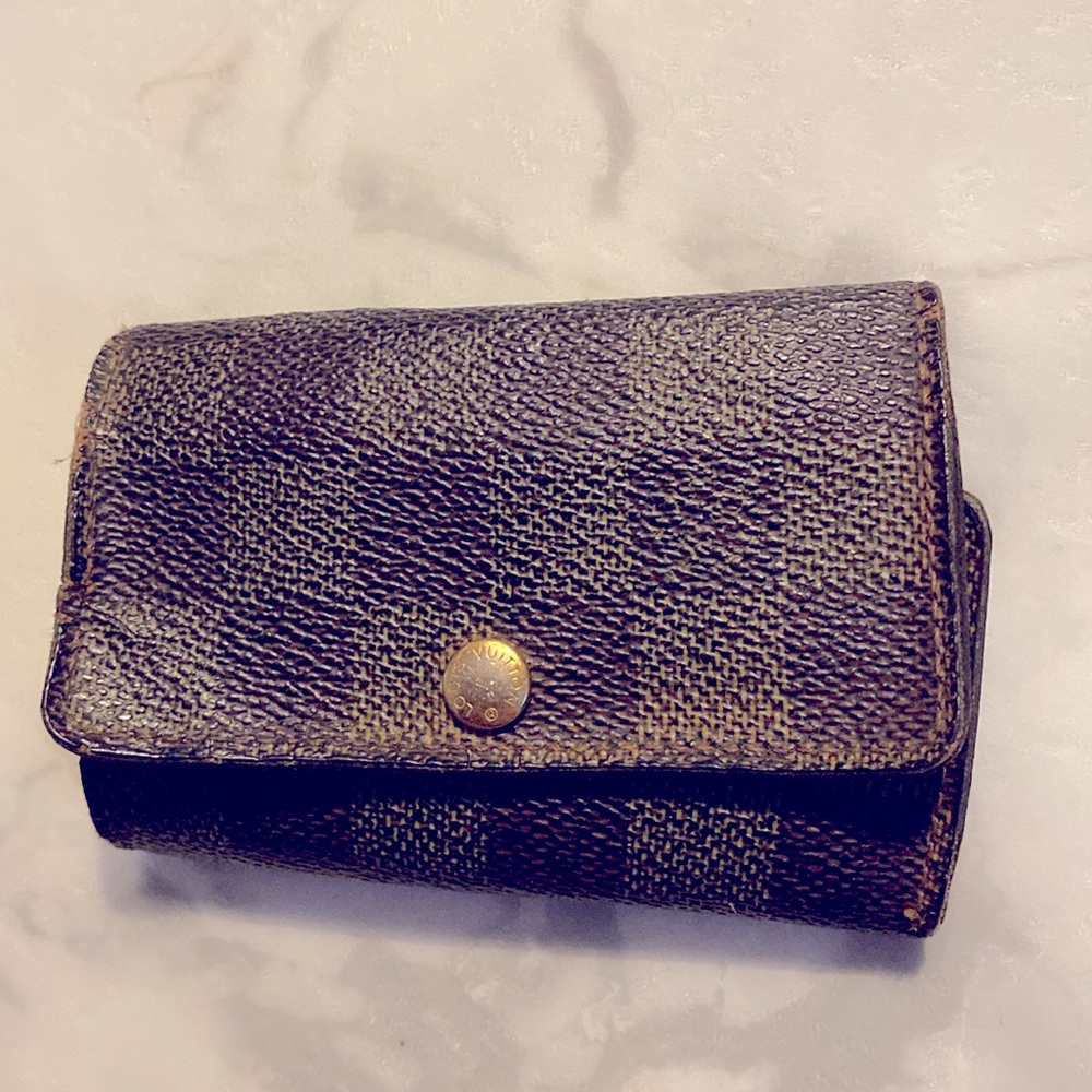 Louis Vuitton daimer keychain wallet